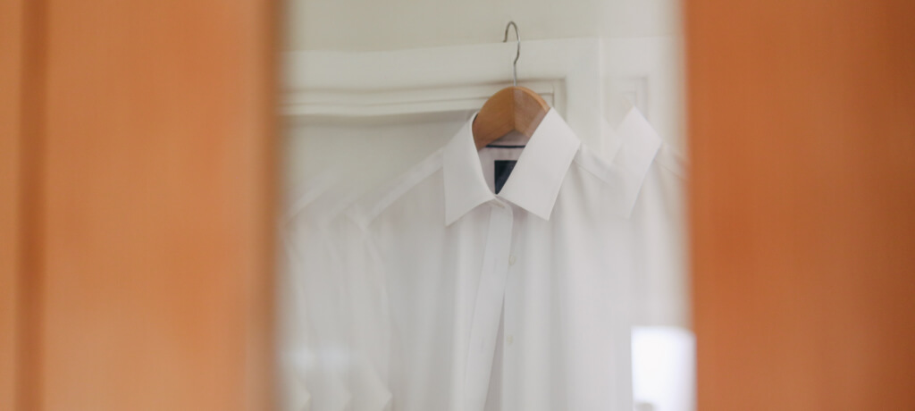 Jak prać białe koszule - jak zrobić białe pranie